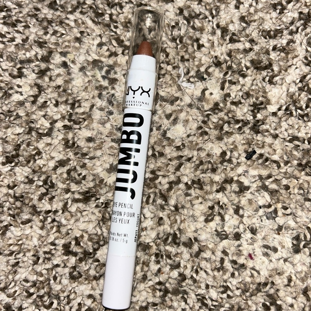 NYX jumbo pencil (yogurt)